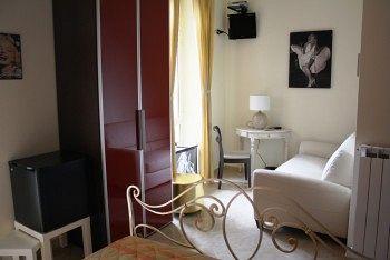 Guest house Le Divine - Reception Via Xxv Aprile 5 3*