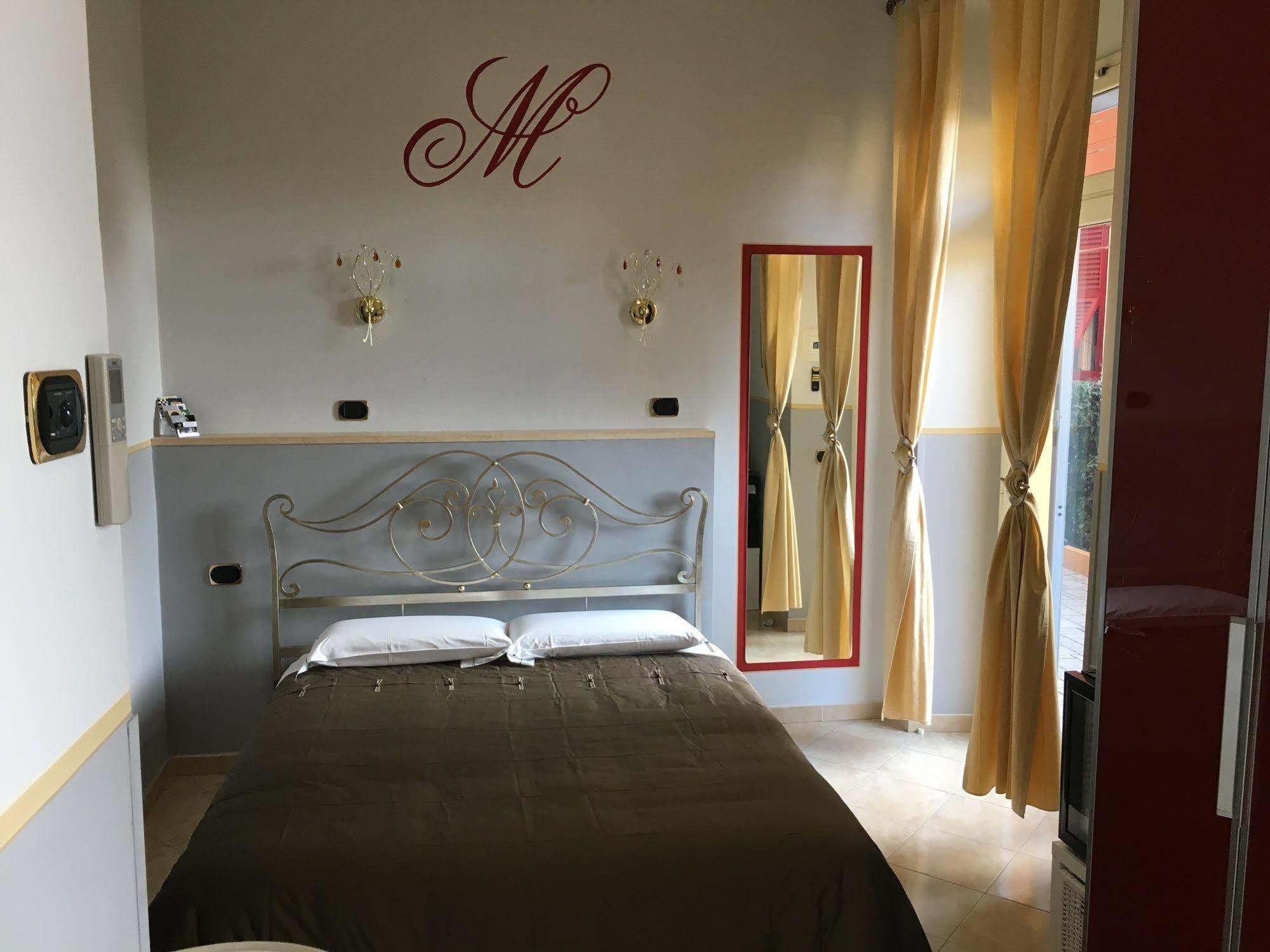 Le Divine - Reception Via Xxv Aprile 5