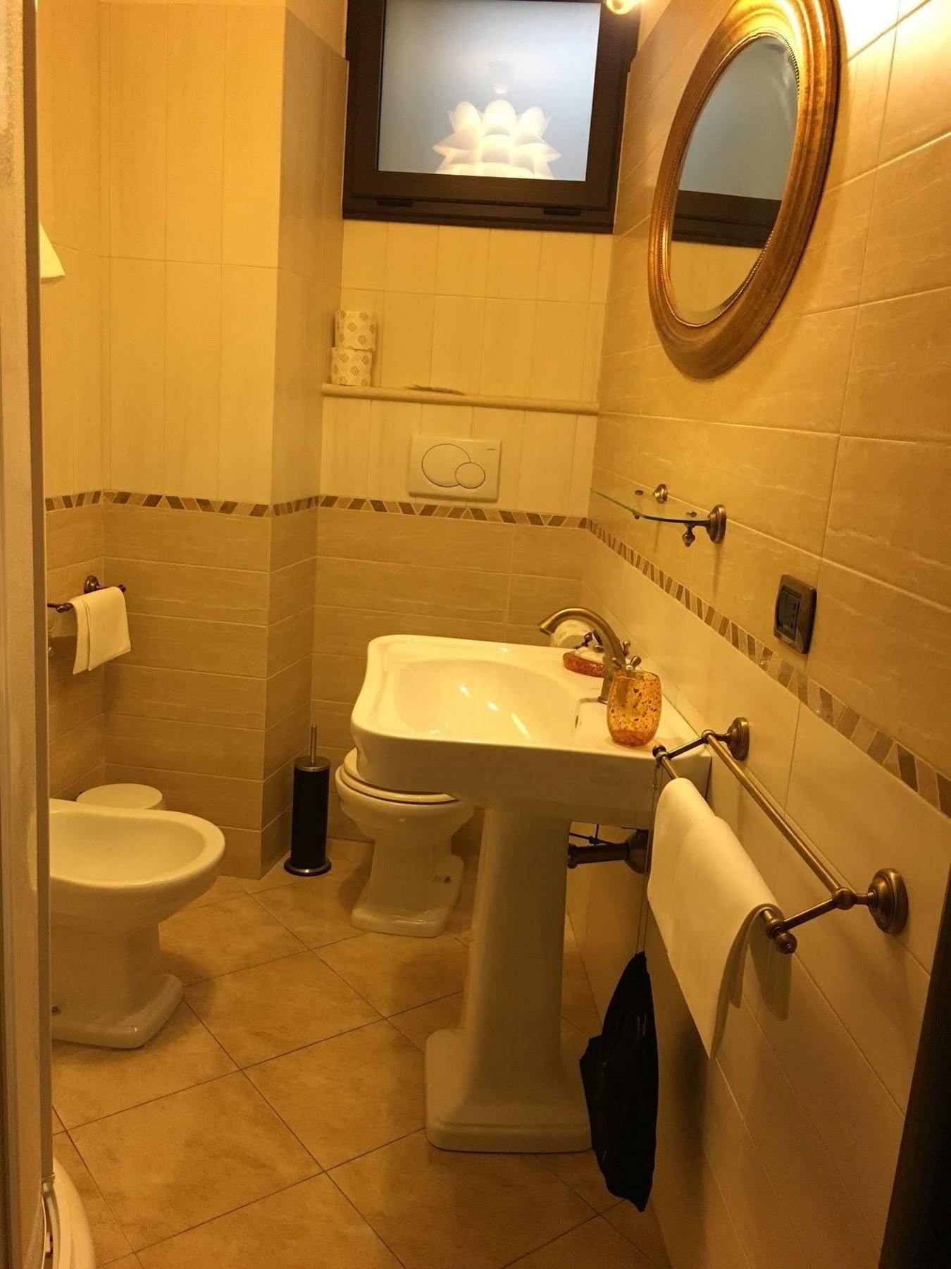 Guest house Le Divine - Reception Via Xxv Aprile 5 3*